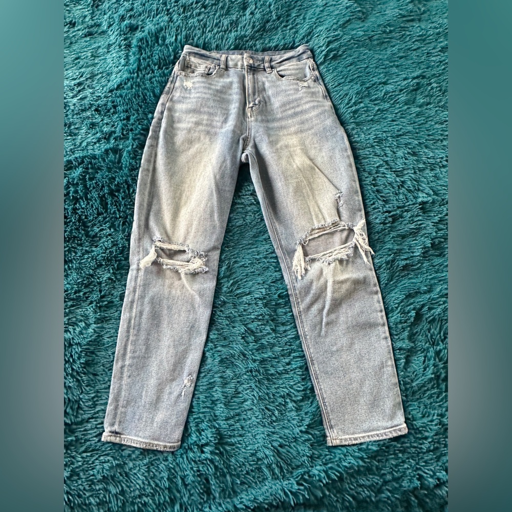 American Eagle Outfitters Light Blue Distressed Mom Jeans